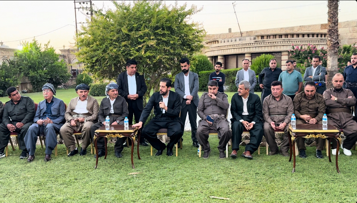 شاڵاو کۆسرەت رەسول ئێوارەخوانێک بۆ خزمانی عەشیرەتی مەنتک رێکدەخات