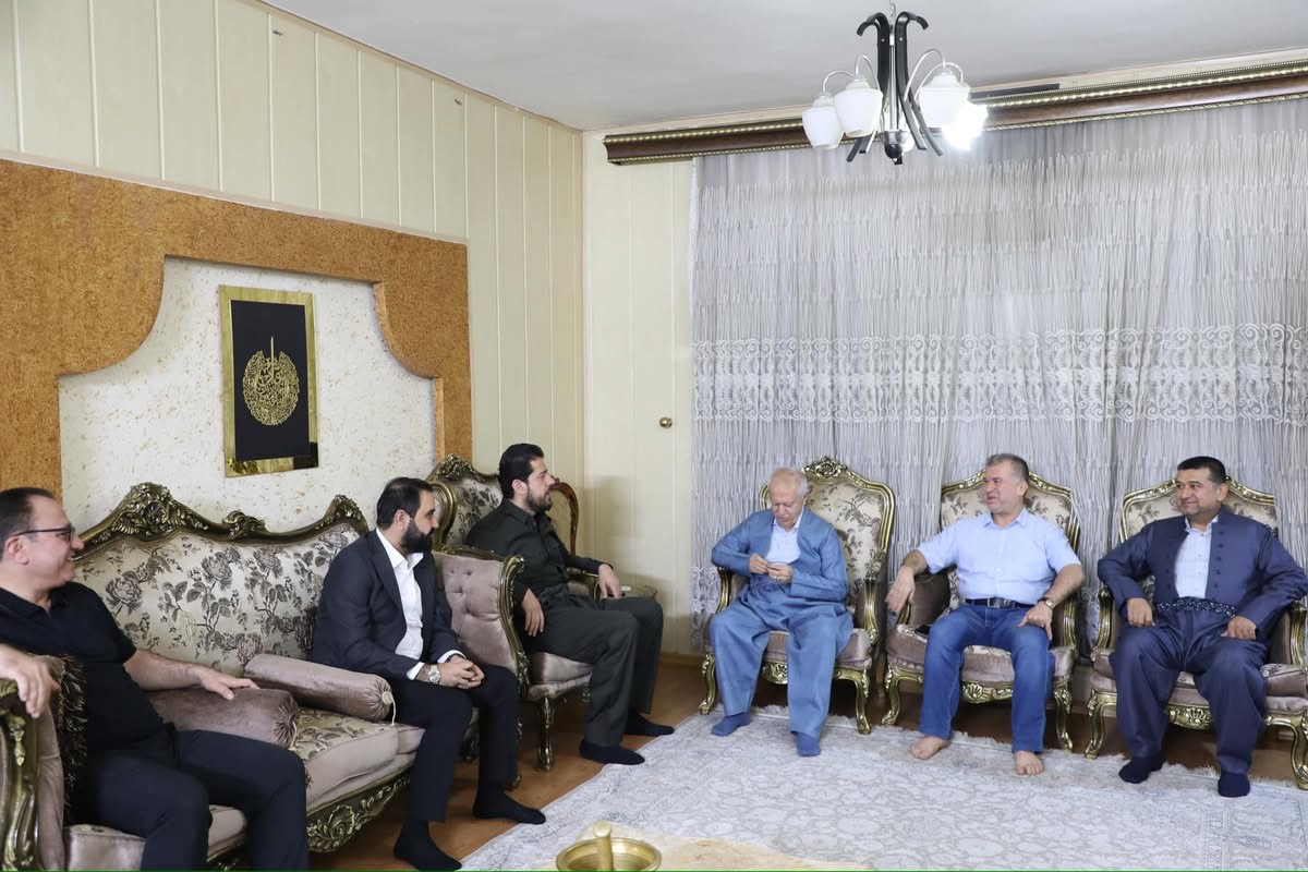 شاڵاو کۆسرەت رەسول ژمارەیەک خانەوادە بەسەر دەکاتەوە