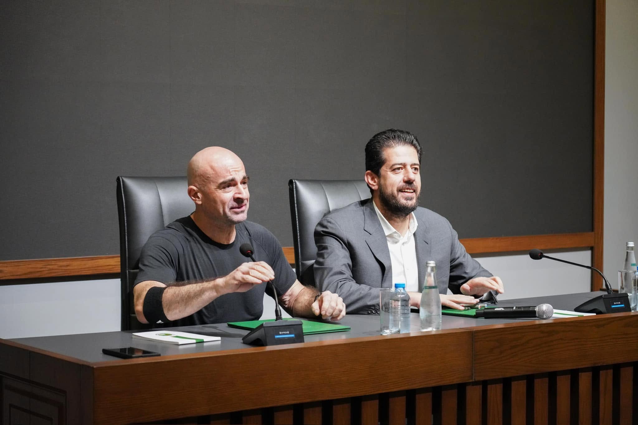 بافڵ جەلال تاڵەبانی، سەرۆکی یەکێتیی نیشتمانیی کوردستان لە بارەگای مەکتەبی سیاسی لە هەولێر لەگەڵ کاندیدەکانی یەکێتی لەسنووری پارێزگای هەولێر کۆبووەوە.