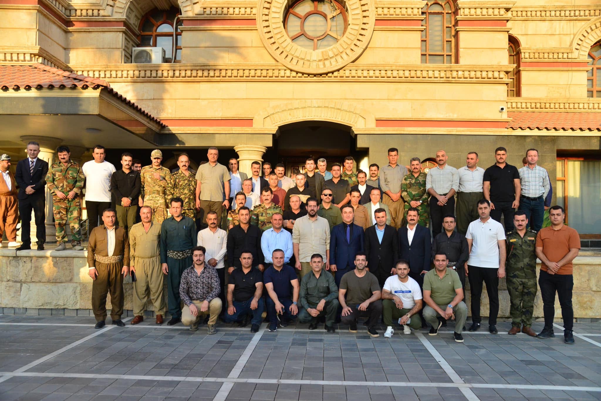 شاڵاو کۆسرەت رەسول پێشوازی لە ژمارەیەک ئەفسەری پێشمەرگە دەکات