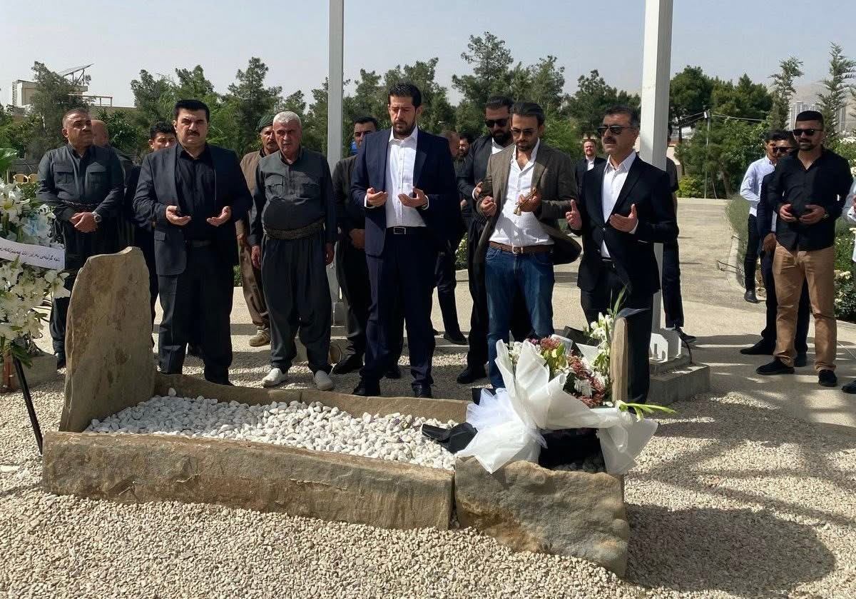 لە ساڵیادی کۆچی دواییدا، سەردانی ئارامگای سەرکردەی کۆچکردوو کاک نەوشیروان مستەفامان کرد