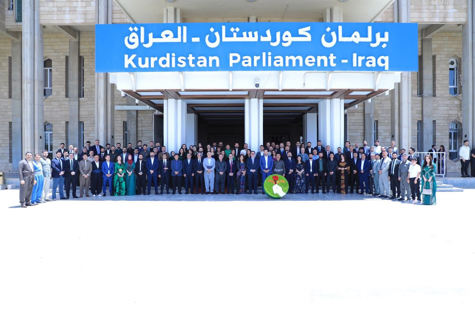 ئەمڕۆ لە پەرلەمانی کوردستان، بە شکۆوە یادی (٥٠) ساڵەی دامەزراندنی یەکێتیی نیشتمانیی کوردستانمان کردەوەو رامانگەیاند یەکێتیی نیشتمانیی کوردستان رابردوویەکی پڕشنگ و جوانی هەبووە، ئەو خەباتەش بەبێ قوربانی و رشتنی رووبارێک خوێن نەبووە، ئامانجی یەکێتیی خزمەتکردنی تاک بە تاکی خەڵکی کوردستانە بەبێ جیاوازی