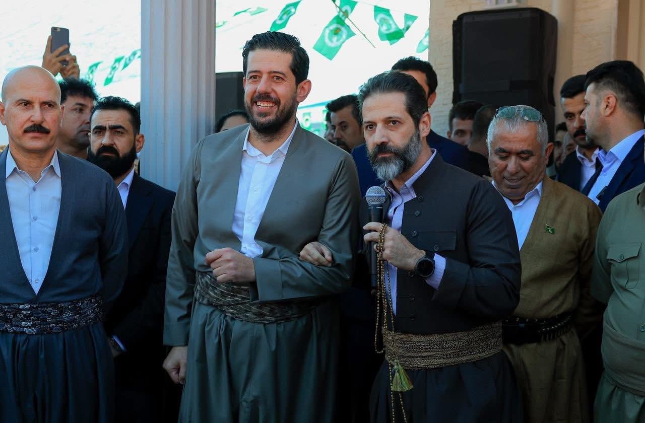 ئەمڕۆ لەگەڵ براو برادەری خۆشەویستم کاک قوباد تاڵەبانی سەرپەرشتیاری هەڵبژاردنی هەولێر لە نازەنین لە خزمەت کۆمەڵێک تێکۆشەرو قارەمان لەلای برام و پێشمەرگەی قارەمانی یەکێتیی نیشتمانیی کوردستان لیوا ئەیوب یوسف بووین.جەختمانکردەوە کە دەبێت هەموومان لەپێناو یەکێتیی کاربکەین و دەنگ بدەین بە لیستی ٢٢٢.یەکێتیی نیشتمانیی کوردستان حزبی ئەرکە قوڕسەکانەو توانیویەتی و دەتوانێت هێزو دەنگ و سەنگی هەموو کوردستانیەک بێت لە بەغداد و لەپێناو ماف و داخوازییەکانی گەلەکەمان تێبکۆشێت.